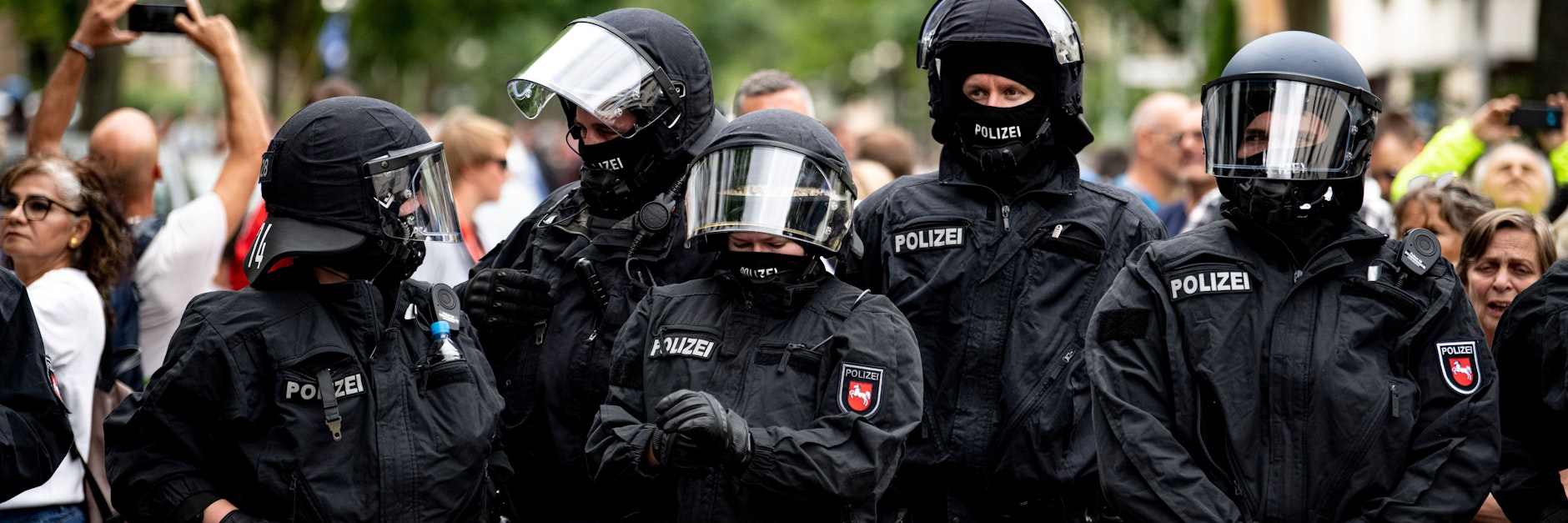 Niedersächsische Polizisten waren wegen des Demo-Verbots zur Unterstützung nach Berlin geholt worden. 