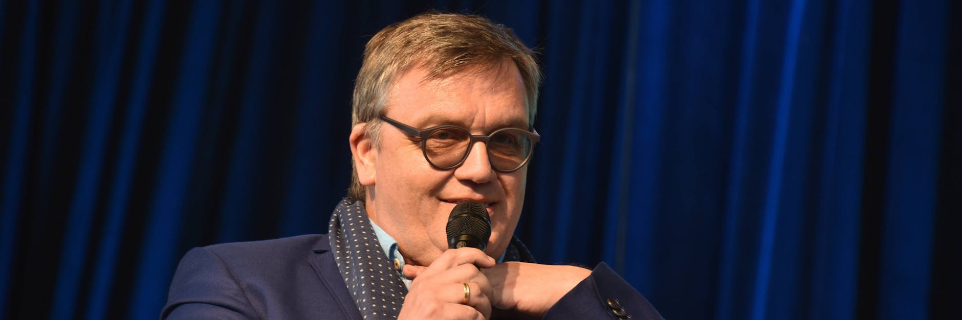 Entertainer und Autor Hape Kerkeling auf der Bühne bei der Premiere seines neuen Buches.