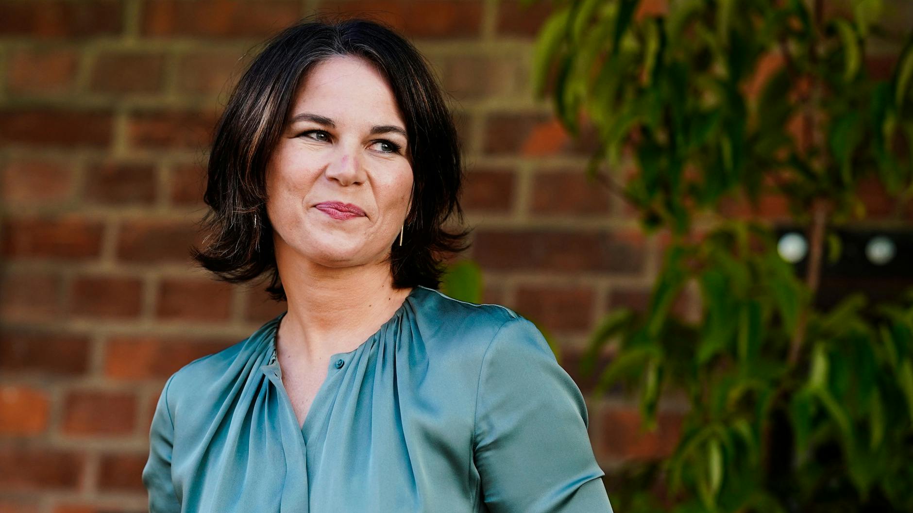 Annalena Baerbock (Grüne) empfiehlt, sich sprachlich so auszudrücken, dass sich andere Personen oder Gruppen nicht verletzt fühlen.