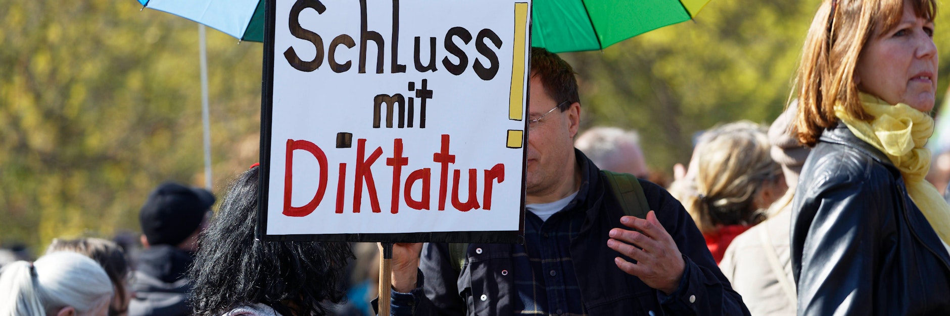 Bereits im April demonstrierten mehrere tausend Corona-Leugner und Querdenker in Berlin.