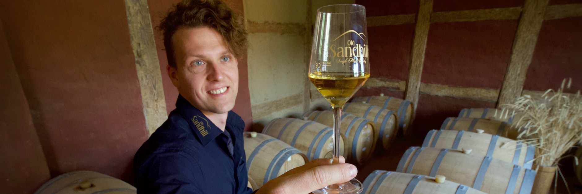 &nbsp;Tim Eggenstein&nbsp; mit einem Glas Old Sandhill.