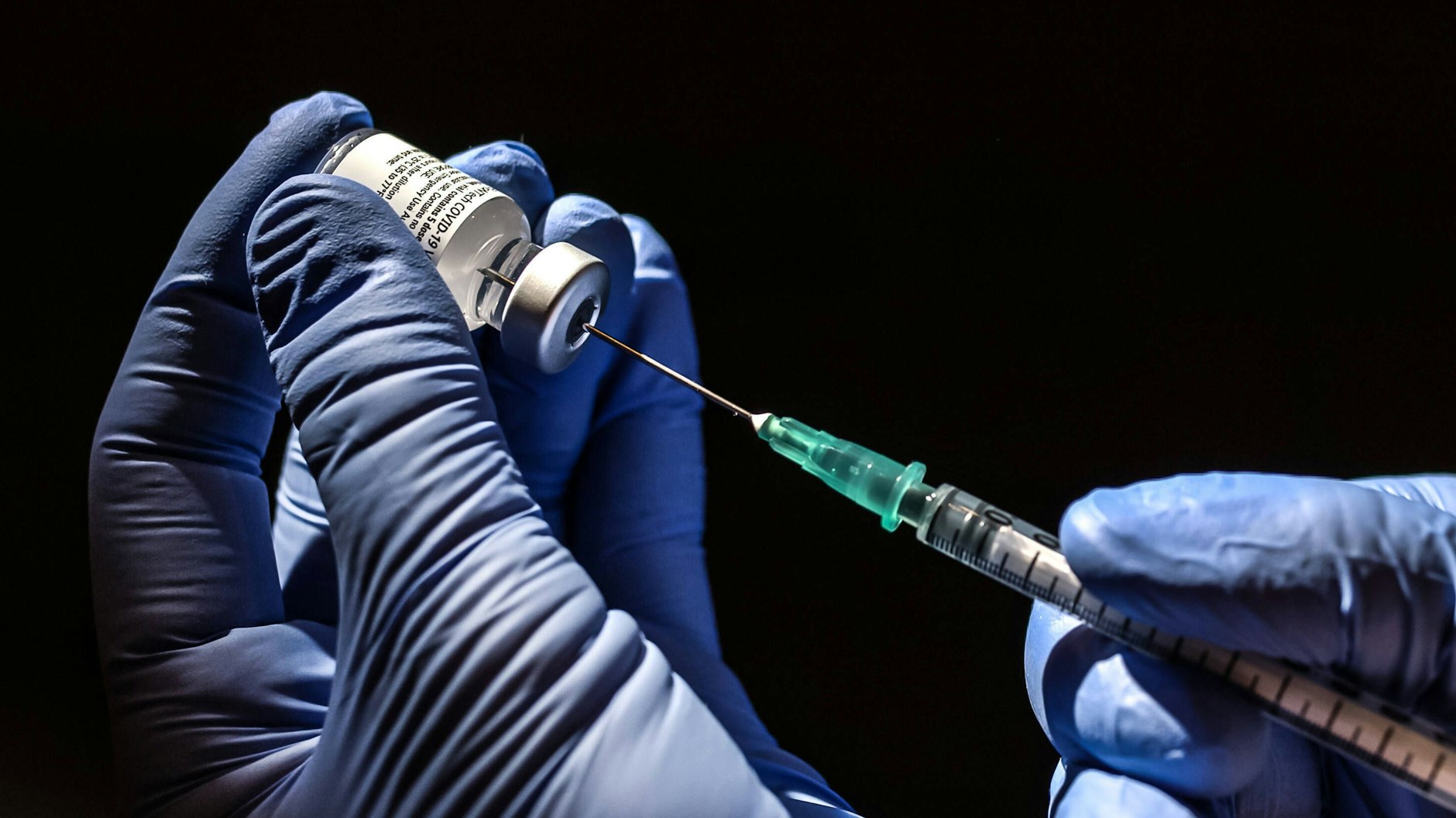 Die Ständige Impfkommission (Stiko) ist zurückhaltend, was eine allgemeine Empfehlung der Corona-Impfung für Kinder und Jugendliche betrifft.