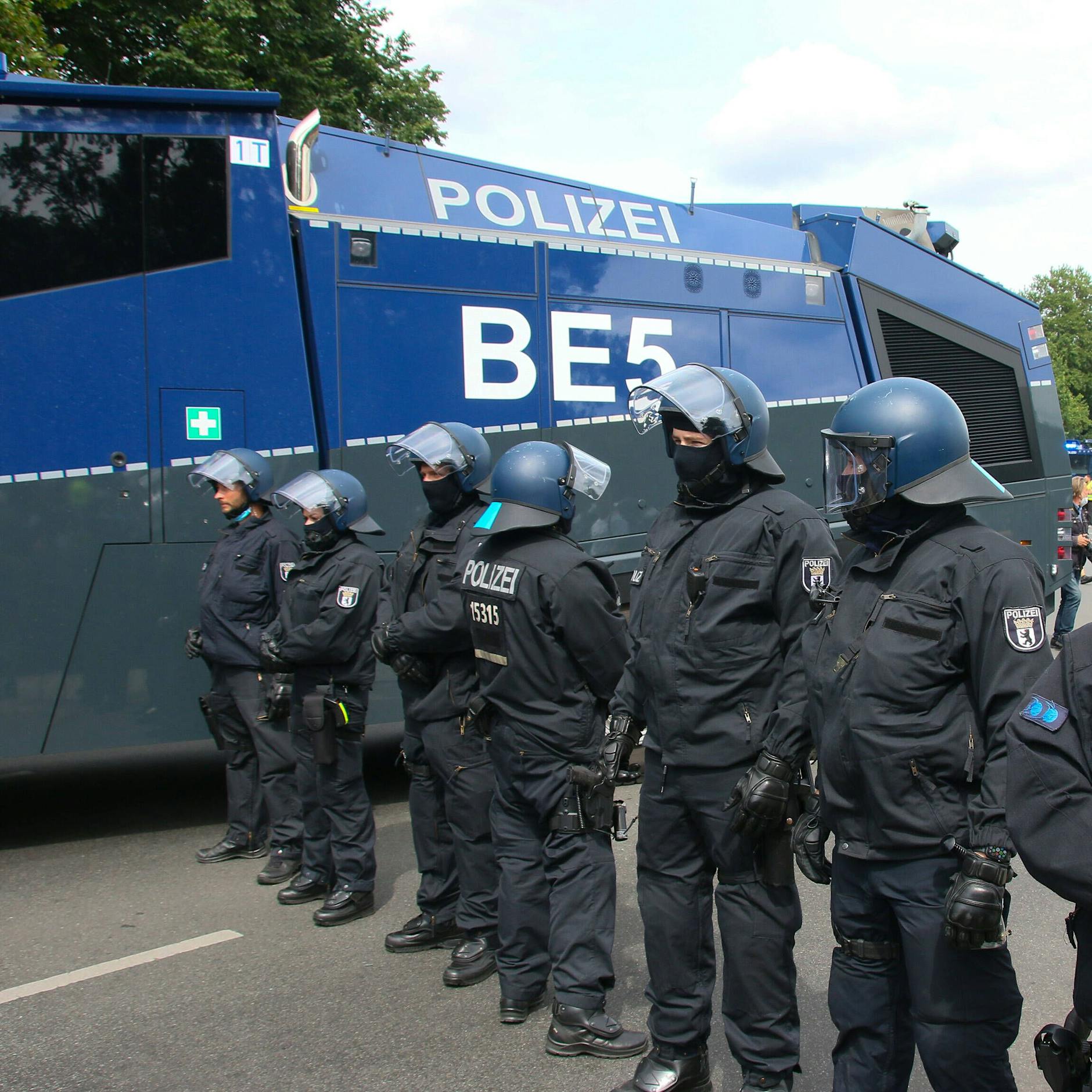 Bei verbotener „Querdenken“-Demo: Gründungsmitglied der Partei Die Basis kollabiert und stirbt