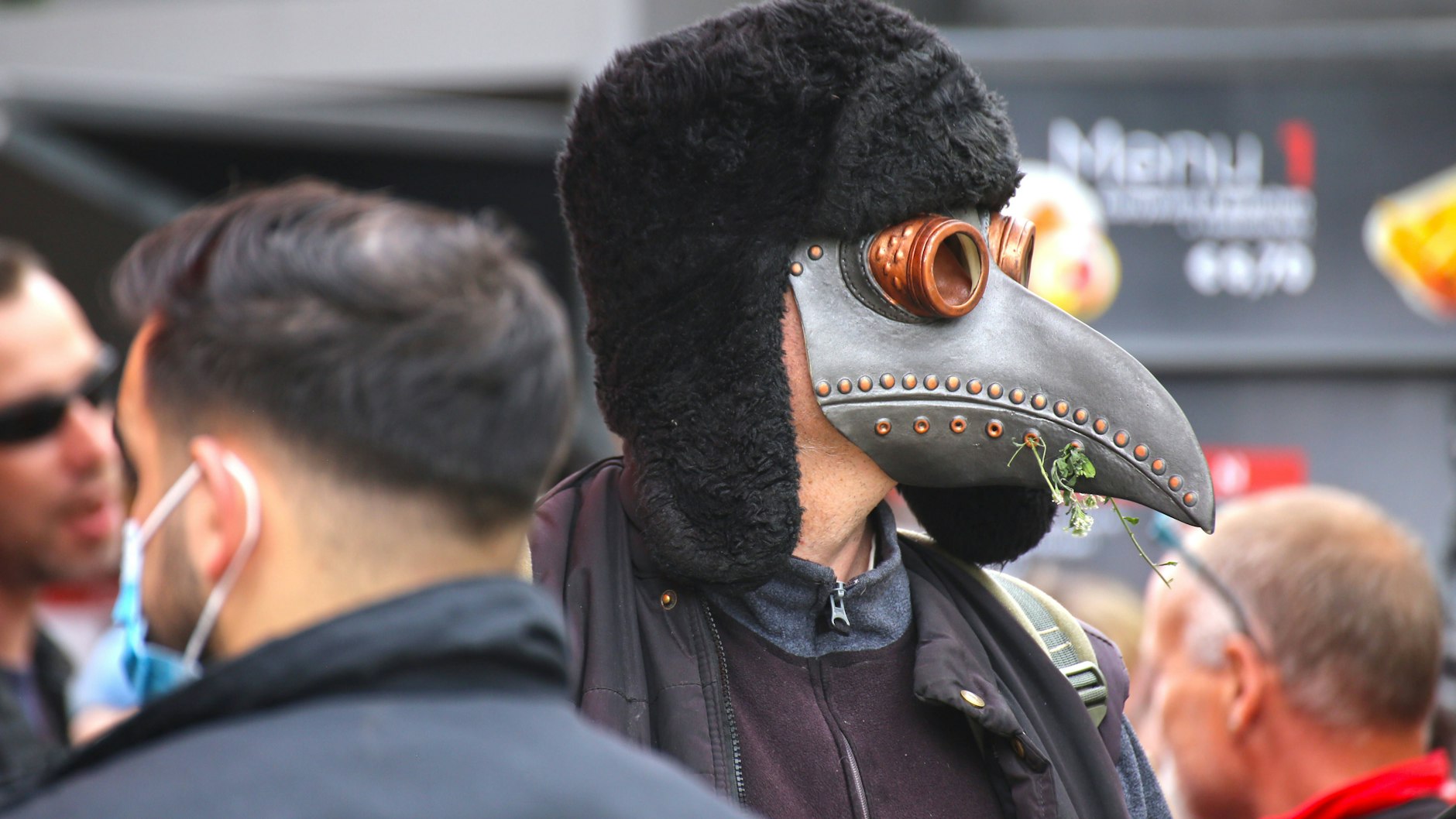 Ein Teilnehmer der verbotenen „Querdenker“-Demos am Wochenende.