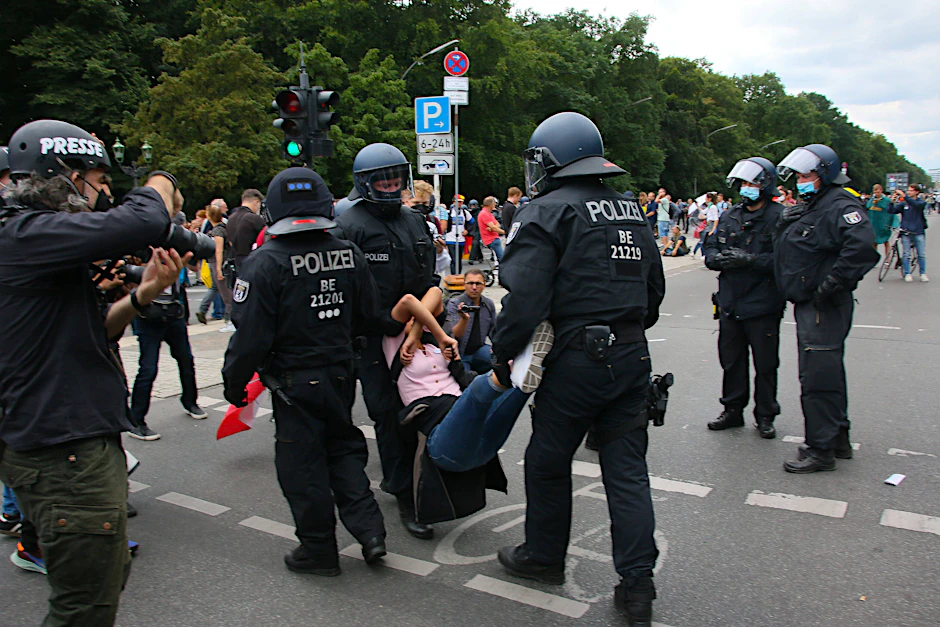 Trotz Verbots versammelten sich Gegner der Corona-Maßnahmen in der Stadt.