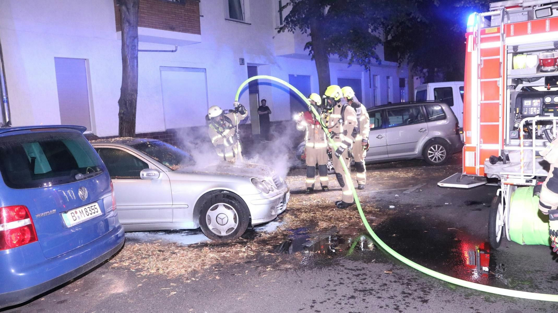 Berlin: Mehrere Autos in Flammen - Vimarsana News