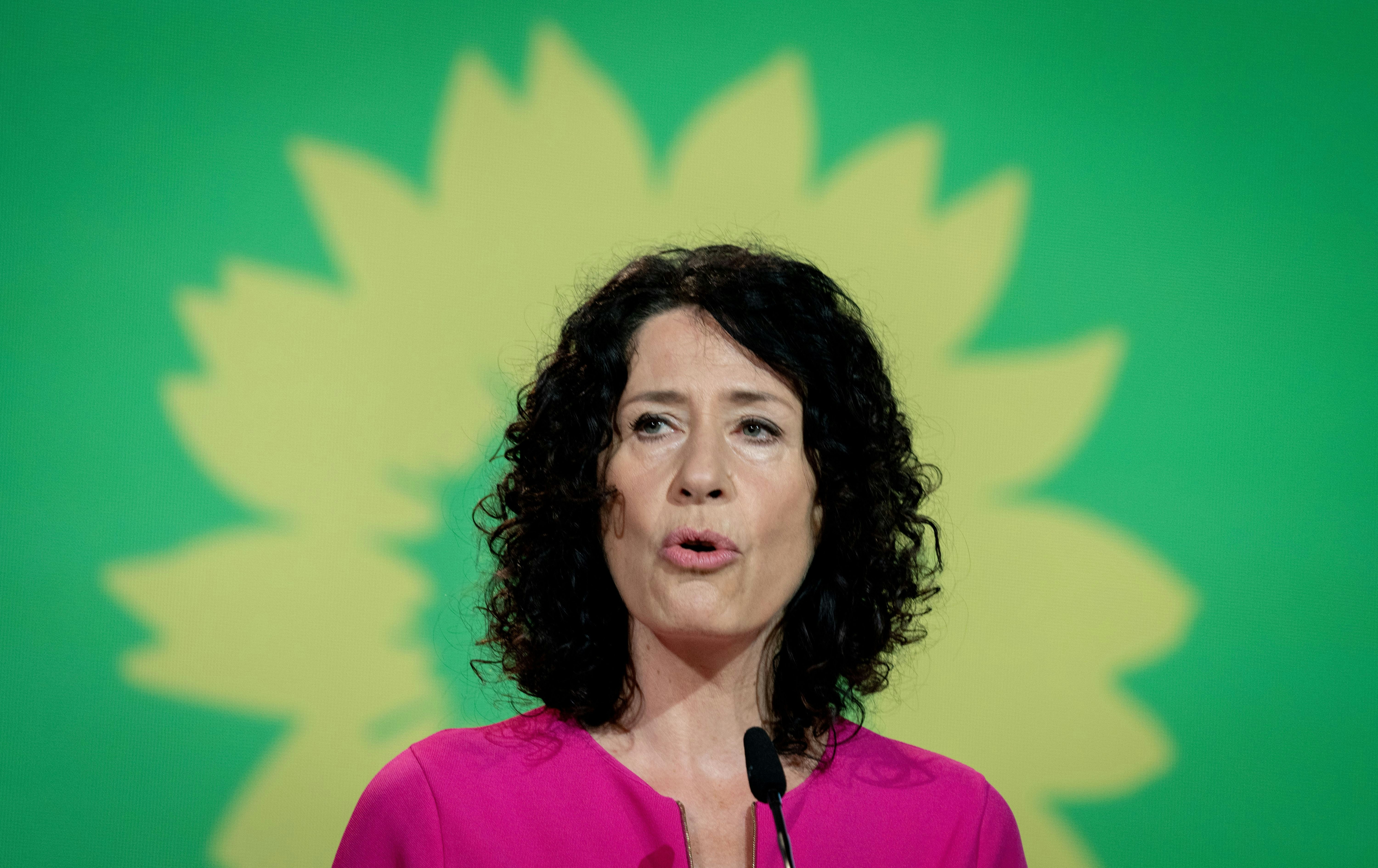 Berliner Grüne wollen auch Eltern an Schulen impfen lassen - Vimarsana News