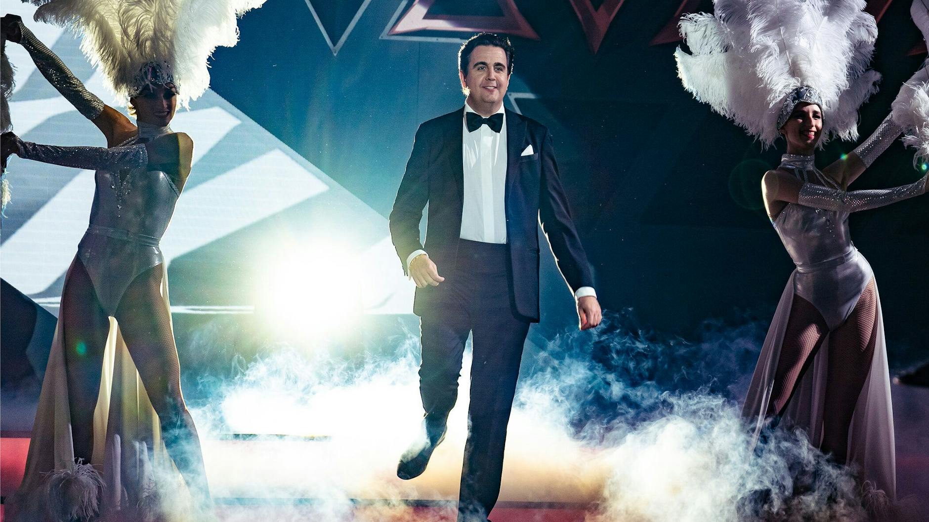 Große Show, großer Auftritt: Bastian Pastewka inszenierte sich als Showmaster aus längst vergessenen Zeiten.