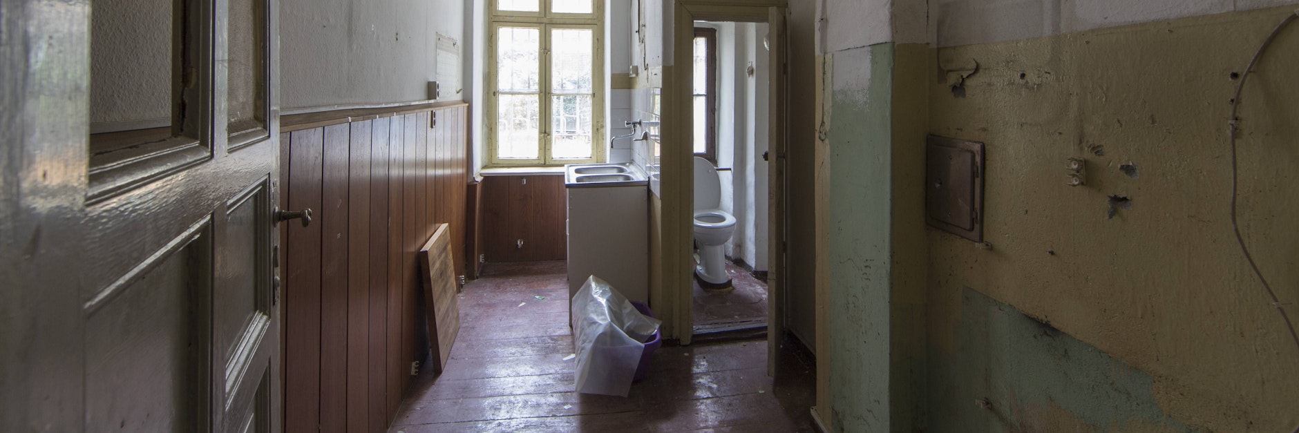 Ein sanierungsbedürftiger Altbau in Prenzlauer Berg.