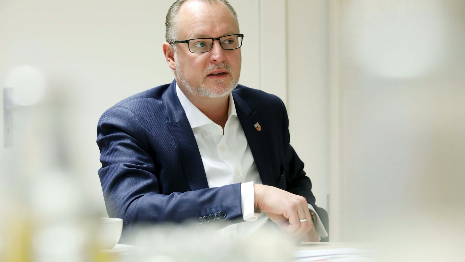 Neuköllns stellvertretender Bürgermeister, Falko Liecke (CDU), äußert Kritik an den Bürgerämtern (Archivbild).