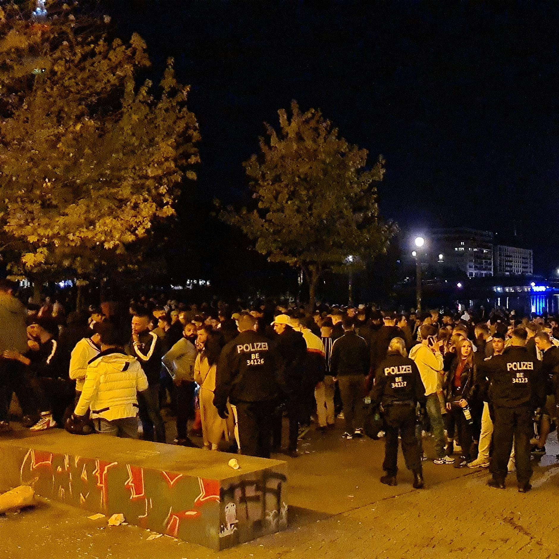 Bezirk verbietet Aufenthalt im James-Simon-Park ab 20 Uhr