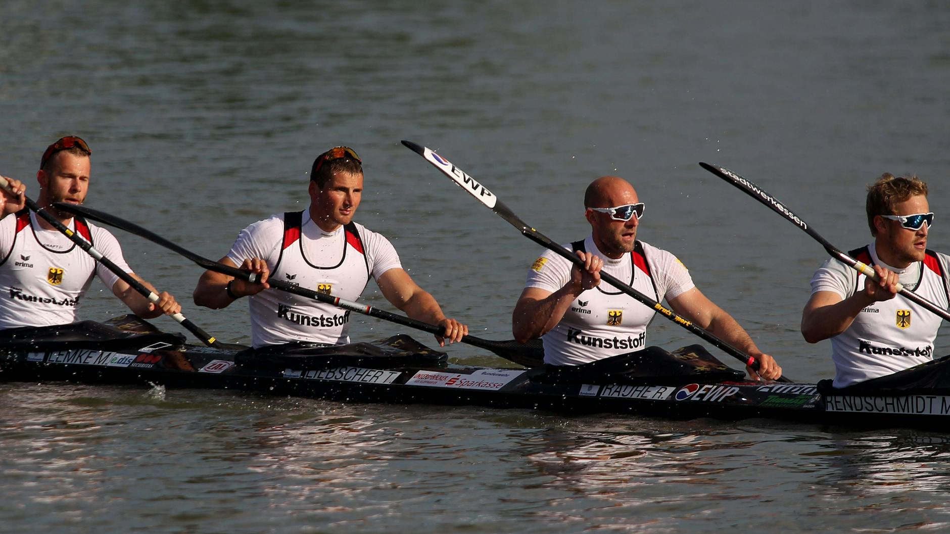 Nach vier olympischen Medaillen peilt Ronald Rauhe (2. v. r.) den Olympiasieg mit den Kollegen im Vierer an.