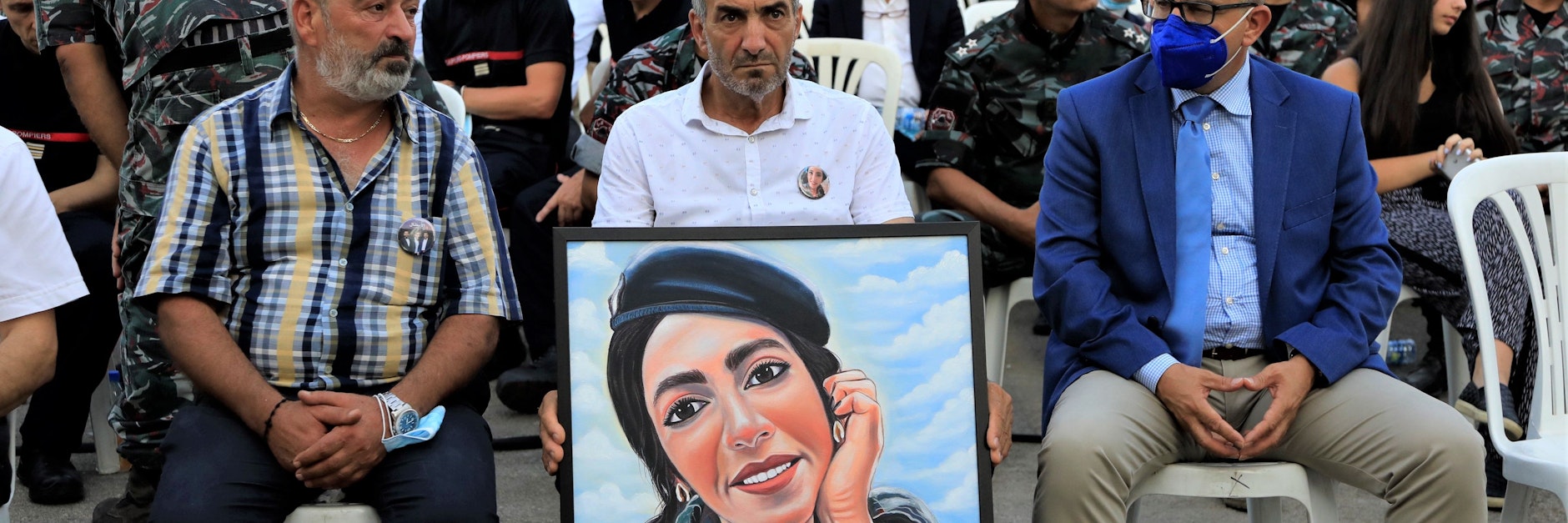 Gedenken an die zehn Beiruter Feuerwehrleute wie Sahar Fares, die bei der Explosion starben.&nbsp;