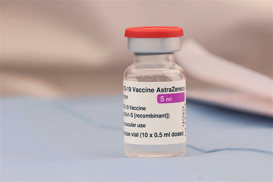 Ein Impfstoff-Fläschchen des Herstellers Astrazeneca.