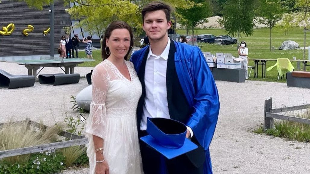 Emilio mit seiner Mutter Simone.