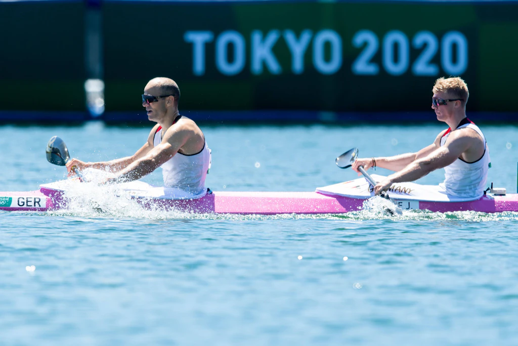 Das Generationen-Boot mit Max Hoff und Jacob Schopf erpaddelt Silber