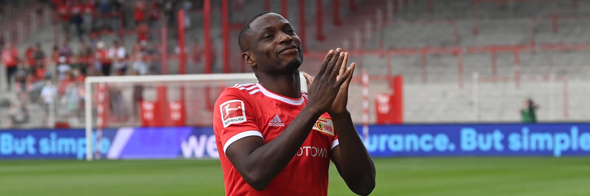 Stoßgebete gen Himmel: Antony Ujah bedankt sich beim Fußballgott, dass seine Leidenszeit vorbei ist.