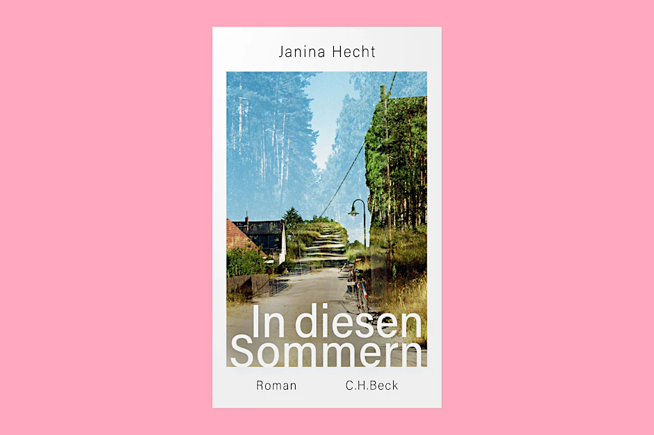 Der Roman „In diesen Sommern“ von Janina Hecht.