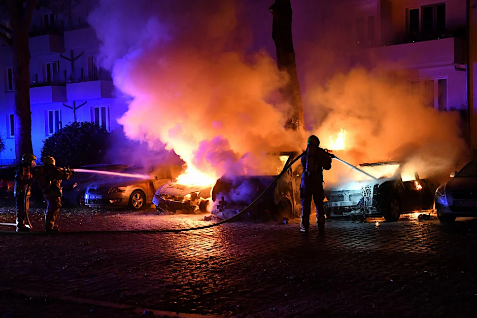 Brennende Autos in Berlin-Lichtenberg (Symbolbild).