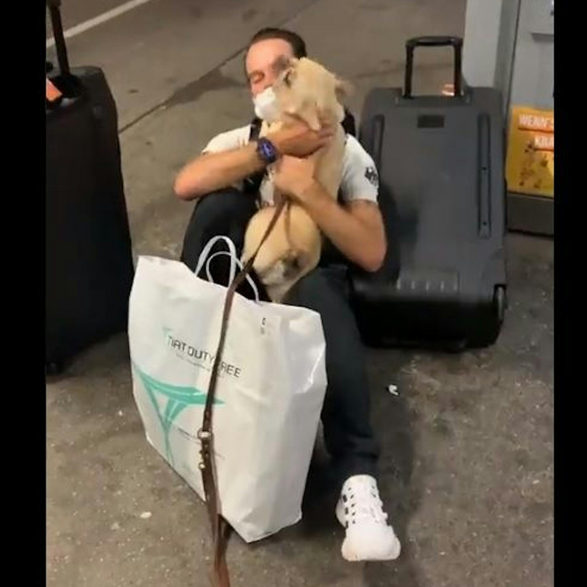 Mit Knuddel-Video! Berliner Olympia-Star kehrt heim: Und sein Hund rastet komplett aus!