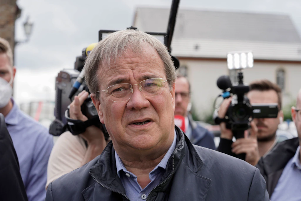 Neue Plagiats-Vorwürfe: Hat Unions-Kanzlerkandidat Armin Laschet in seinem Buch doch mehr abgeschrieben als bisher bekannt?