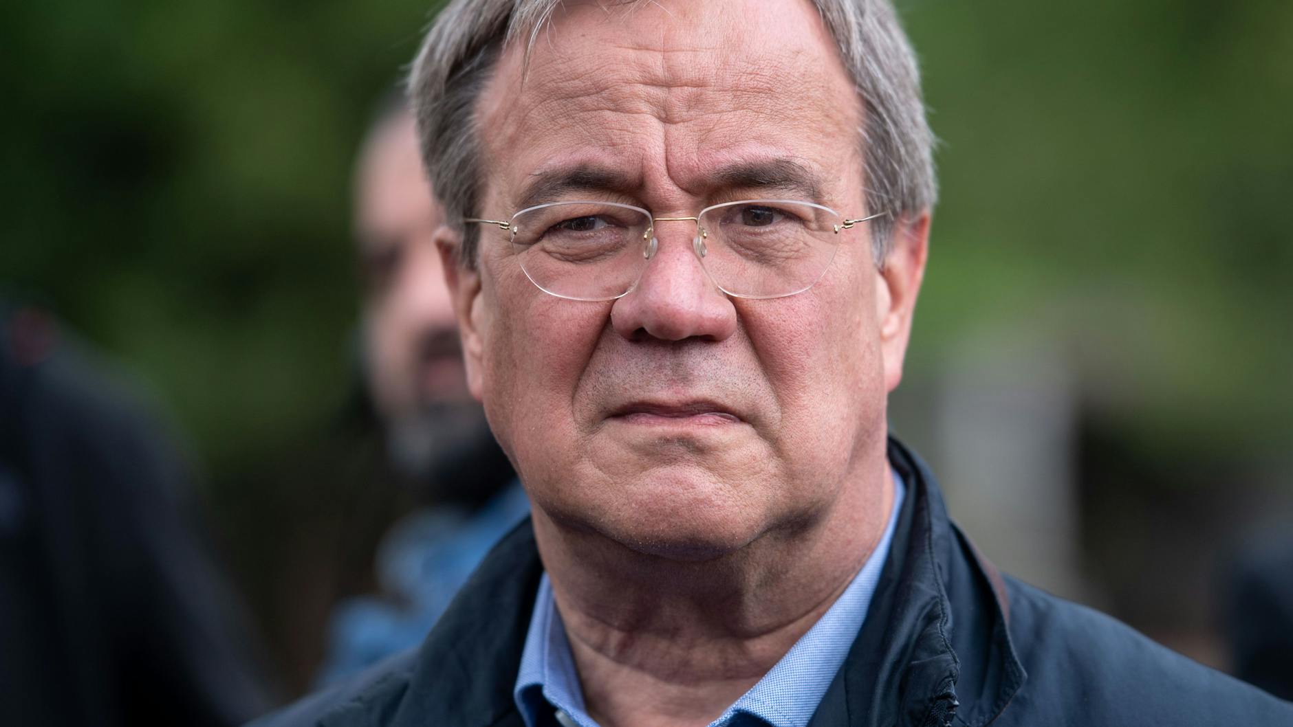 Laschet soll sich in dem 2009 erschienenen Buch textlich unter anderem bei Salomon Korn, dem früheren Vizepräsidenten des Zentralrats der Juden in Deutschland, und bei zwei Wikipedia-Artikeln bedient haben.