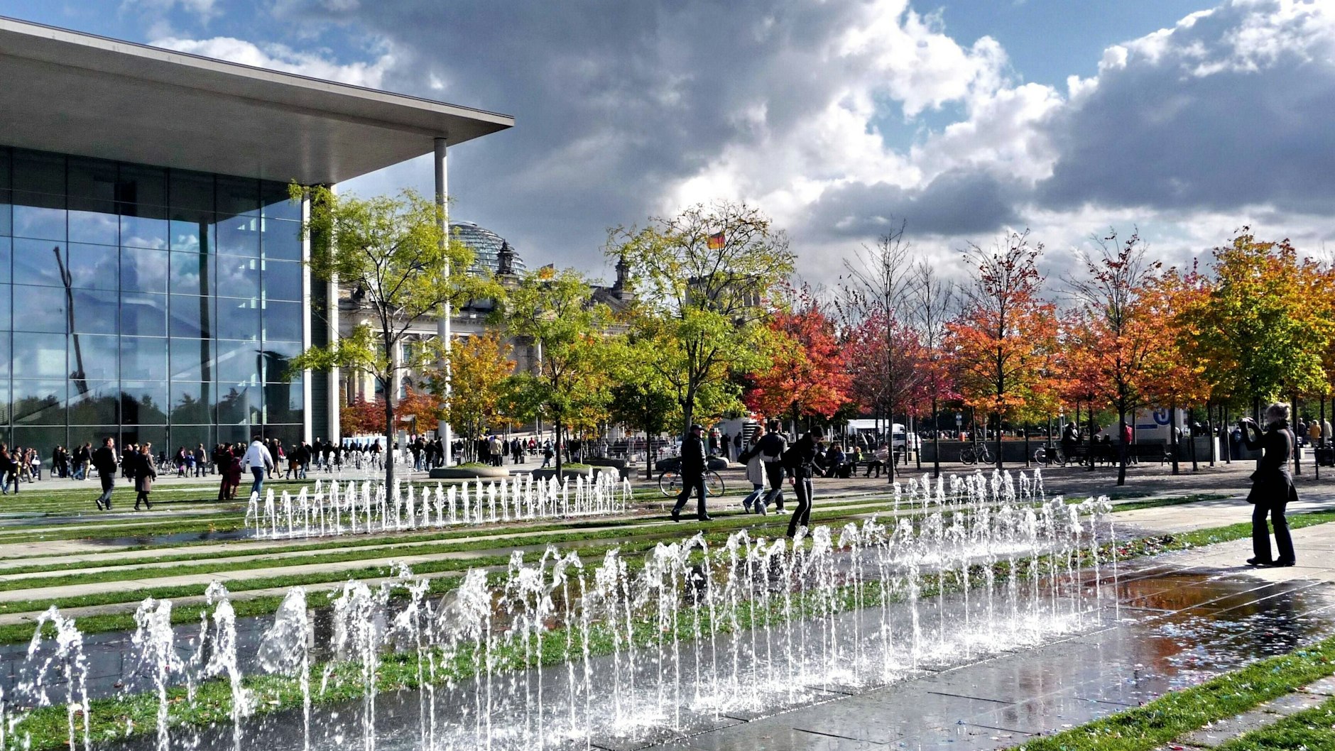 Sinnlos und  oft defekt – der Brunnen im Regierungsviertel