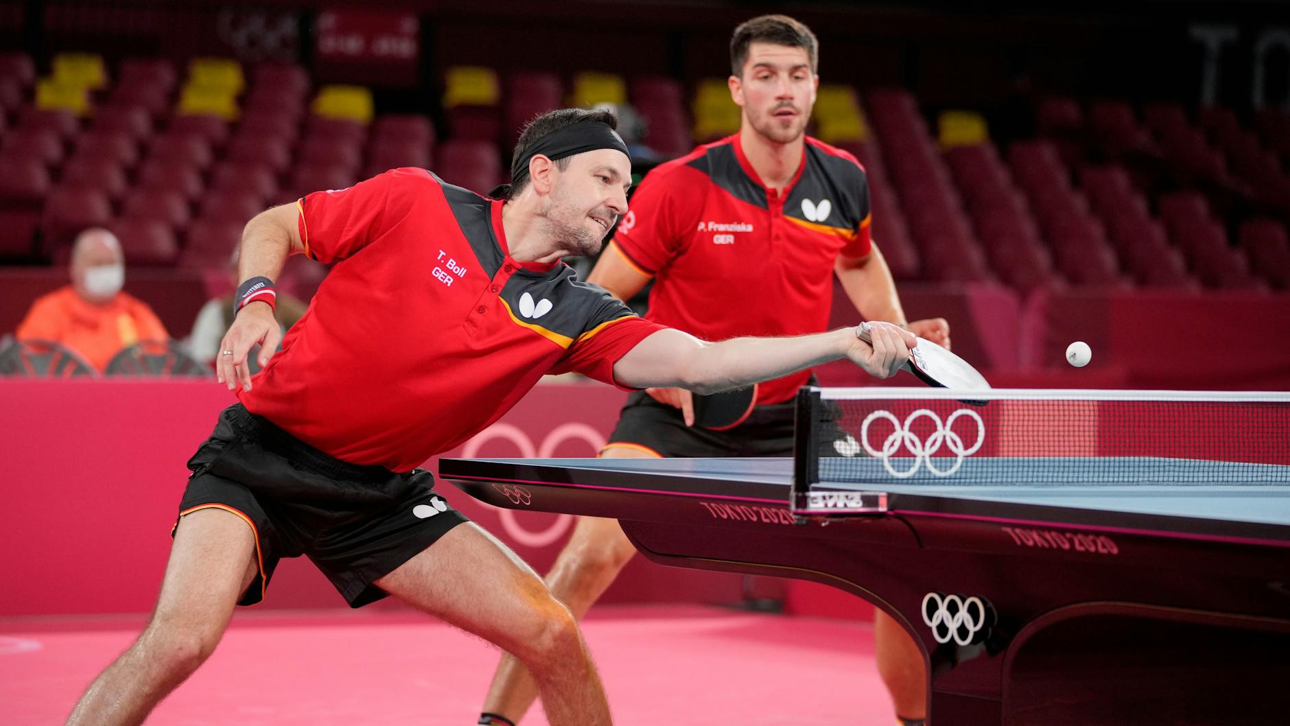 Timo Boll (l.) und Patrick Franziska konnten im Doppel zum Auftakt keinen Satz gewinnen.