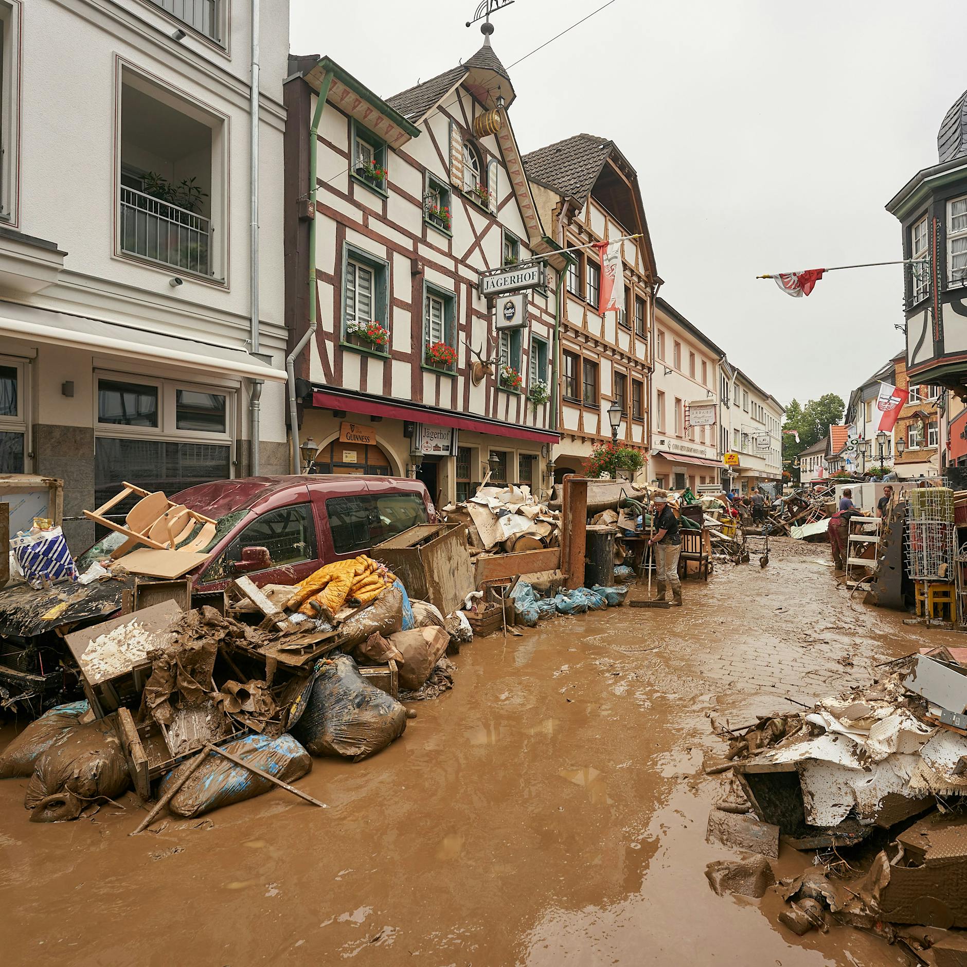 Nach der Flutkatastrophe: Staatsanwalt ermittelt gegen Landrat von Ahrweiler!