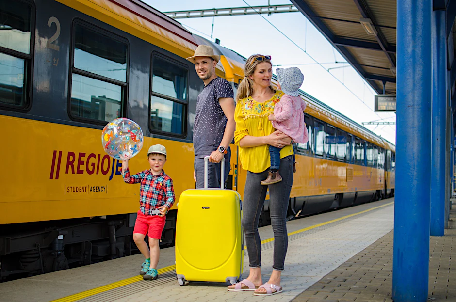 Mit dem Zug in den Urlaub: Mit Bildern wie diesem wirbt der tschechische Zugbetreiber Regiojet für seine Angebote. Mit Erfolg: Der Nachtzug Prag–Split ist gut ausgelastet, so das Unternehmen.