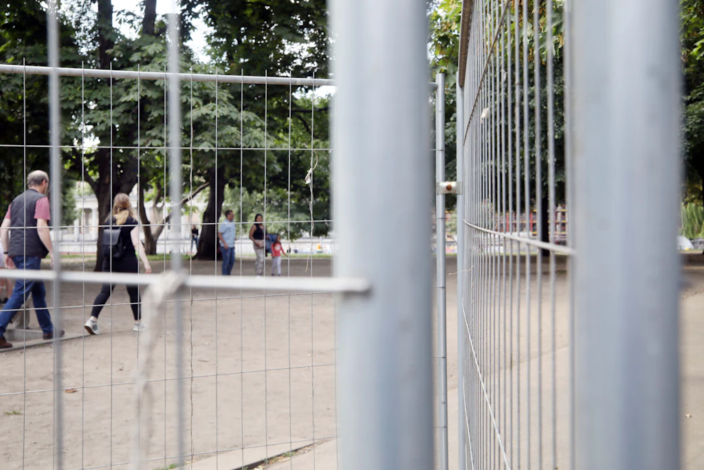 Nach Sperrung des James-Simon-Parks: Polizei räumt erneut Mauerpark