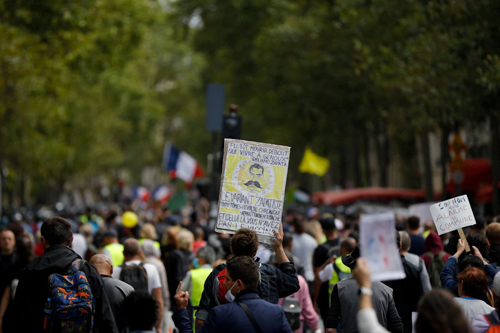 Erneut Massendemonstrationen gegen verschärfte Corona-Regeln in Frankreich