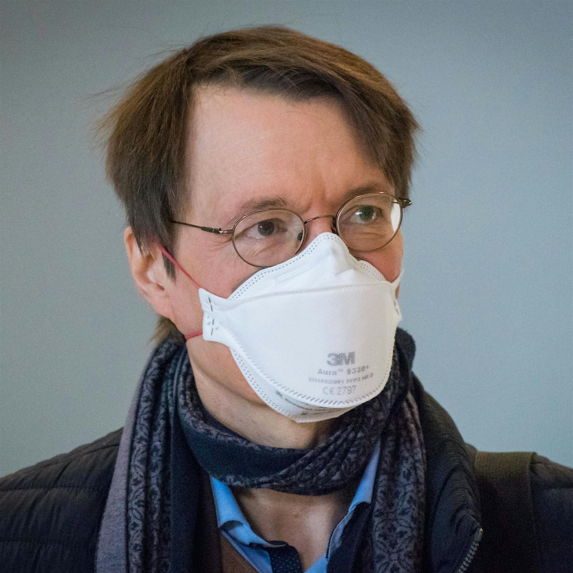 Lauterbach: Ungeimpfte nur noch mit PCR-Test ins Restaurant lassen