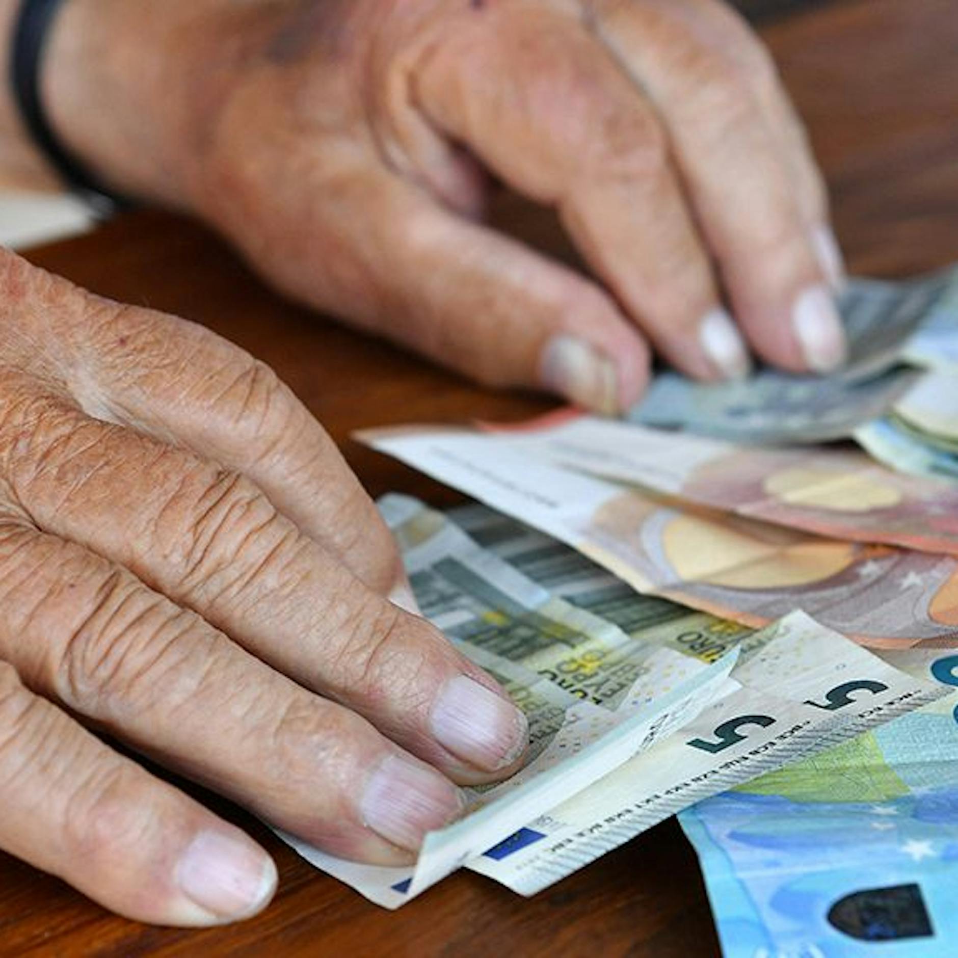 Fiese neue Masche: Jetzt kommt der Betrug per SMS! Was Sie wissen müssen – und wie Sie sich und Ihre Lieben schützen