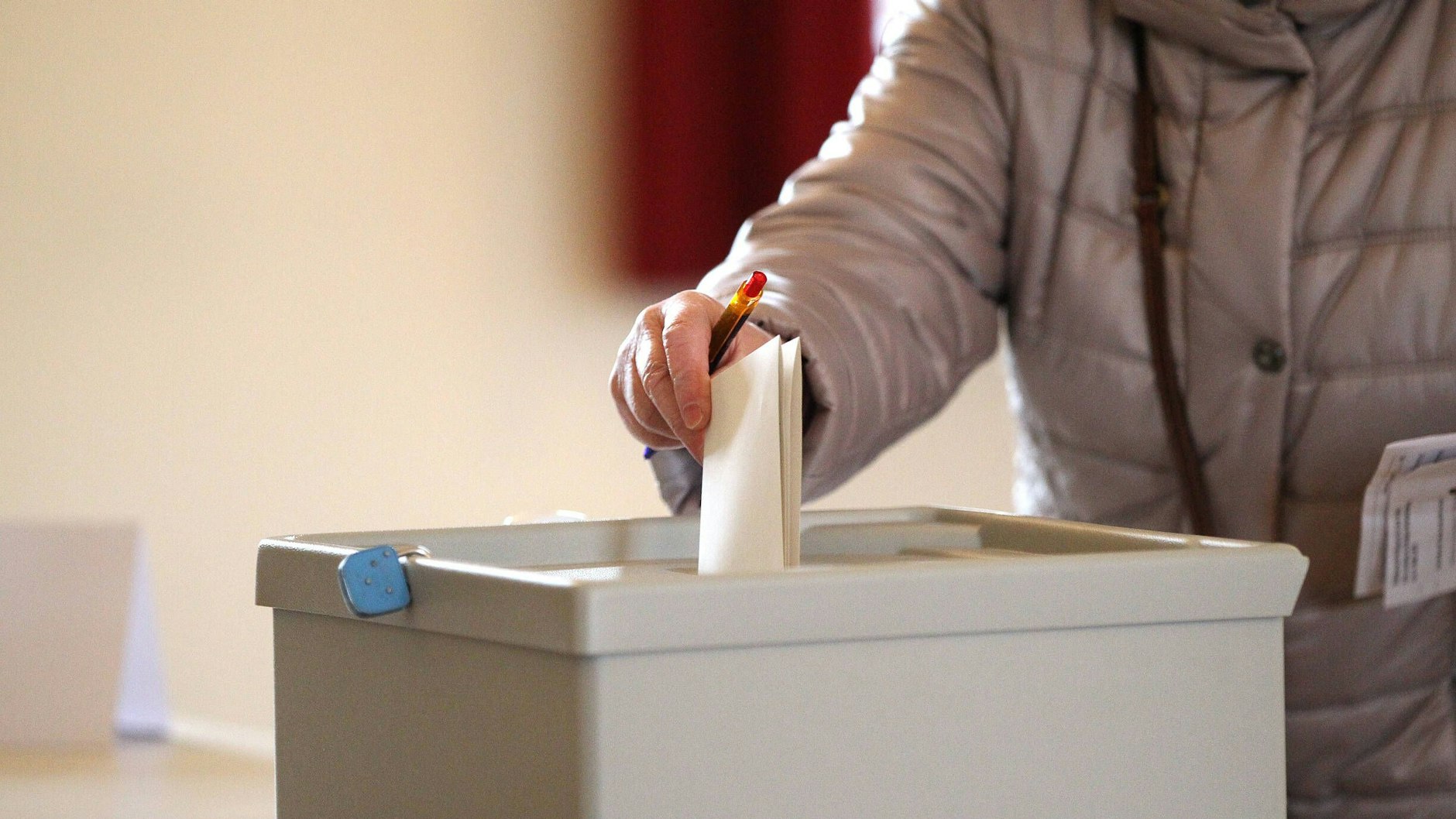 Die Zahl der Urnen-Wahllokale in Berlin wurde auf 2257 erhöht.