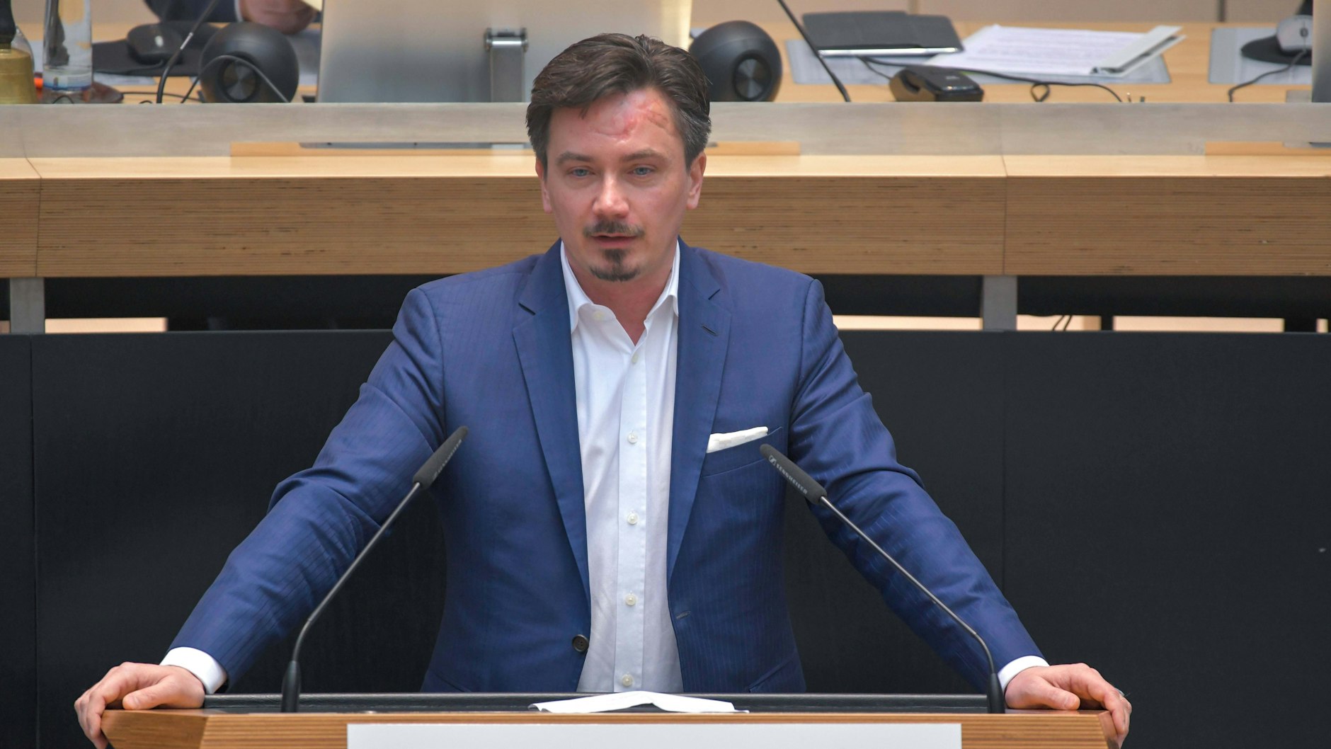 Der Politiker Marcel Luthe (Freie Wähler) spricht im Berliner Abgeordnetenhaus. 