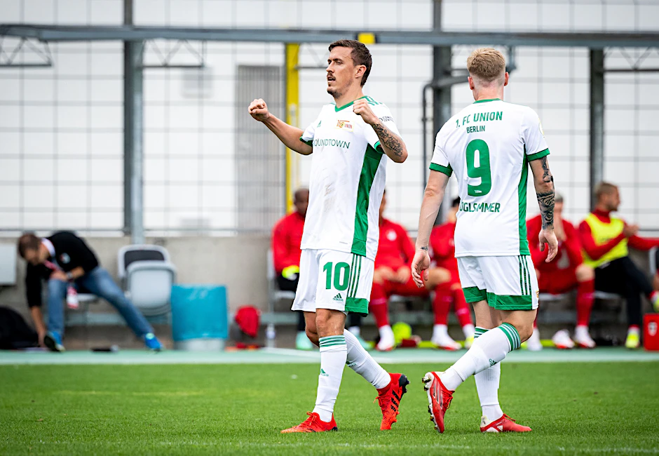 Max Kruse jubelt über seinen Treffer zum 1:0.