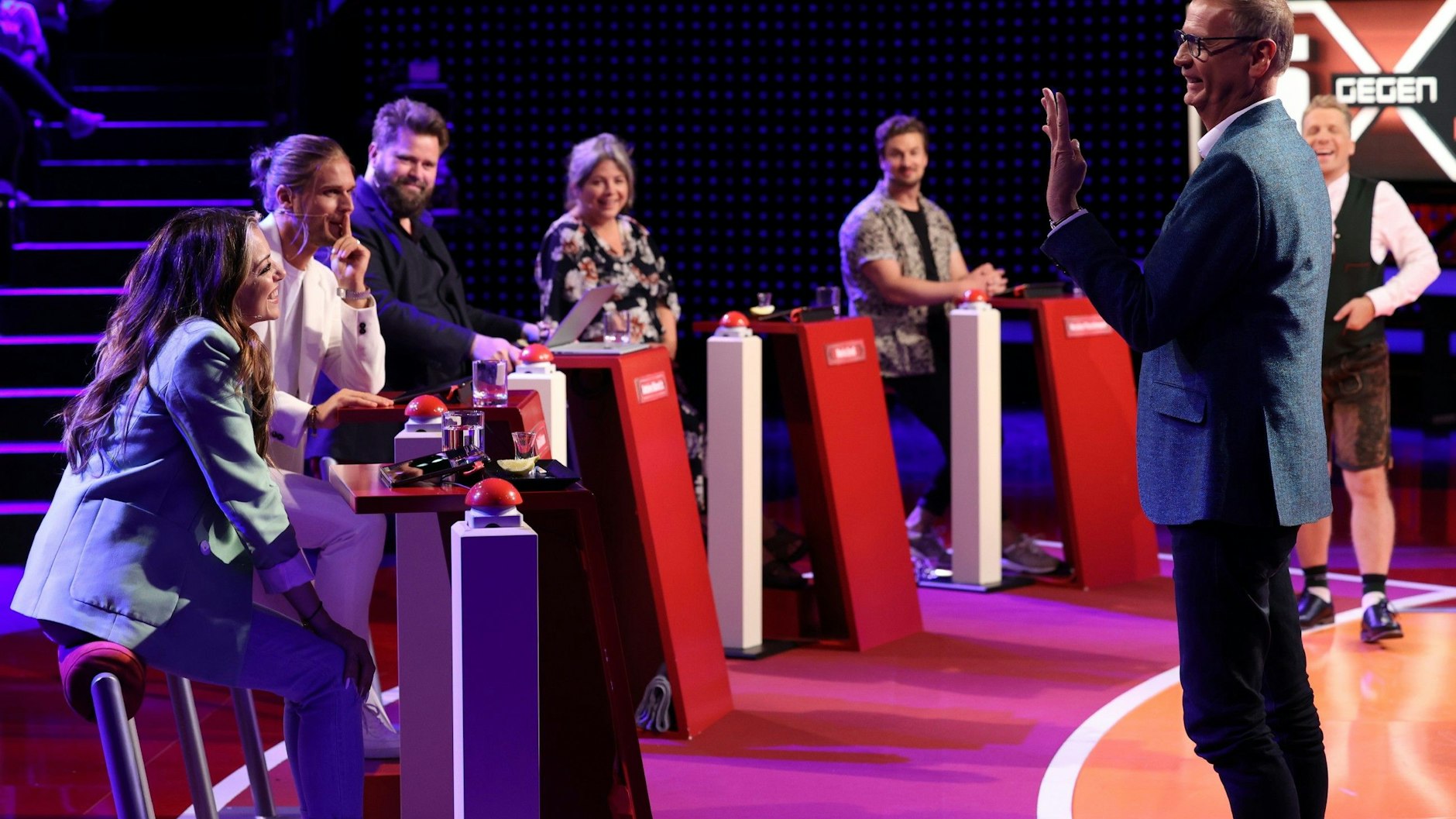 Fünf Promis traten in „5 gegen Jauch“ gegen Günther Jauch, Deutschlands bekanntesten Quizmaster, an. Am Montag moderiert Jauch wieder „Wer wird Millionär“.