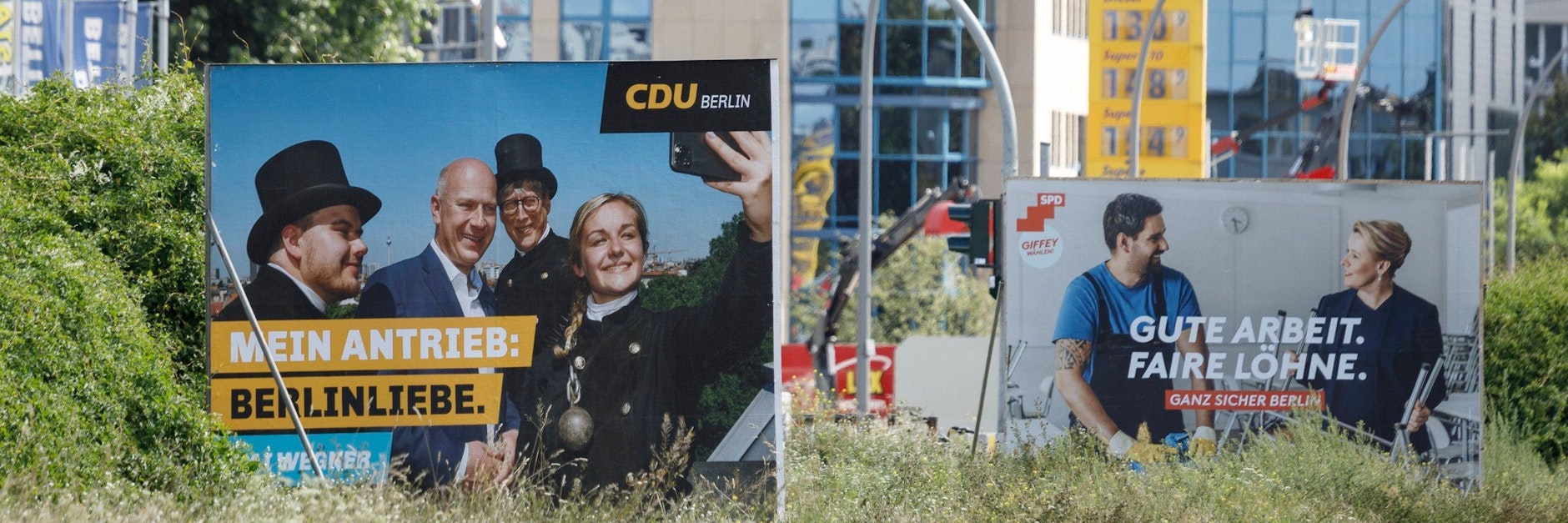 Auf Großflächen-Plakaten werben die Berliner CDU mit dem Landesvorsitzenden Kai Wegner (l.) und die Berliner SPD-Spitzenkandidatin Franziska Giffey für die Abgeordnetenhauswahl.&nbsp;