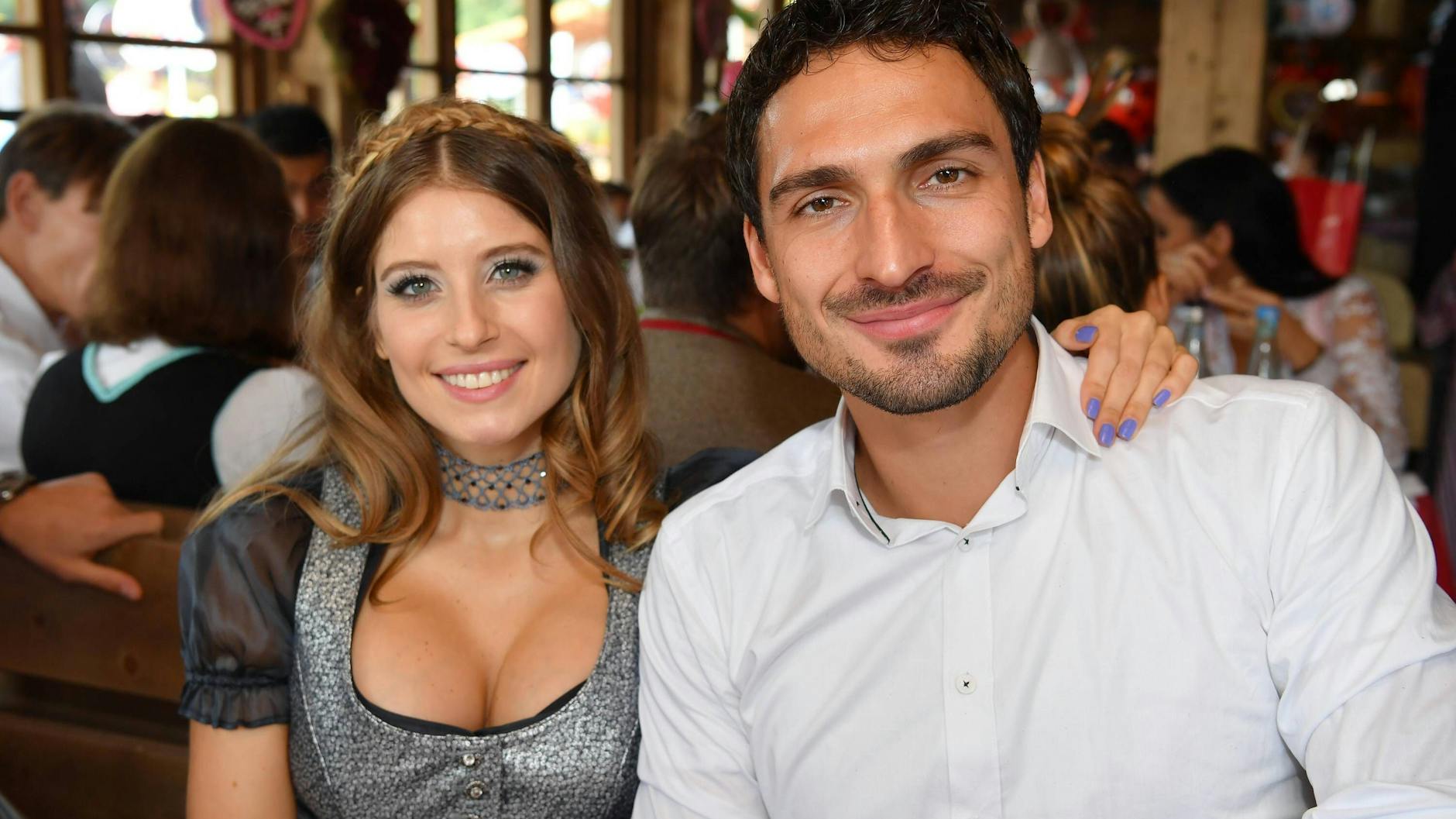 Foto aus glücklichen Zeiten: Cathy und Mats Hummels beim Oktoberfest im Jahr 2017.