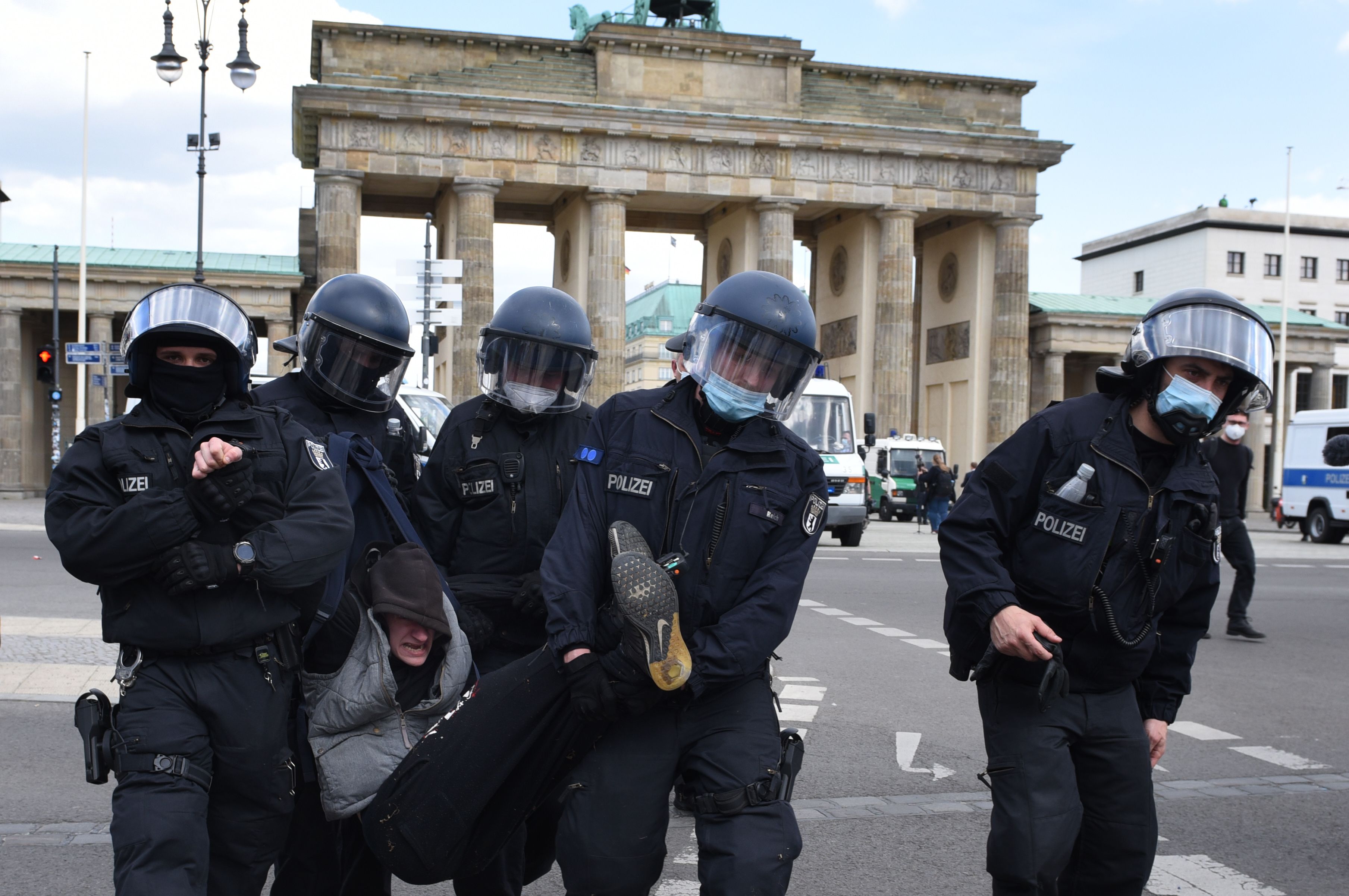 Polizeigewalt: Berliner Polizei Reagiert Auf Vorwürfe Von UN ...