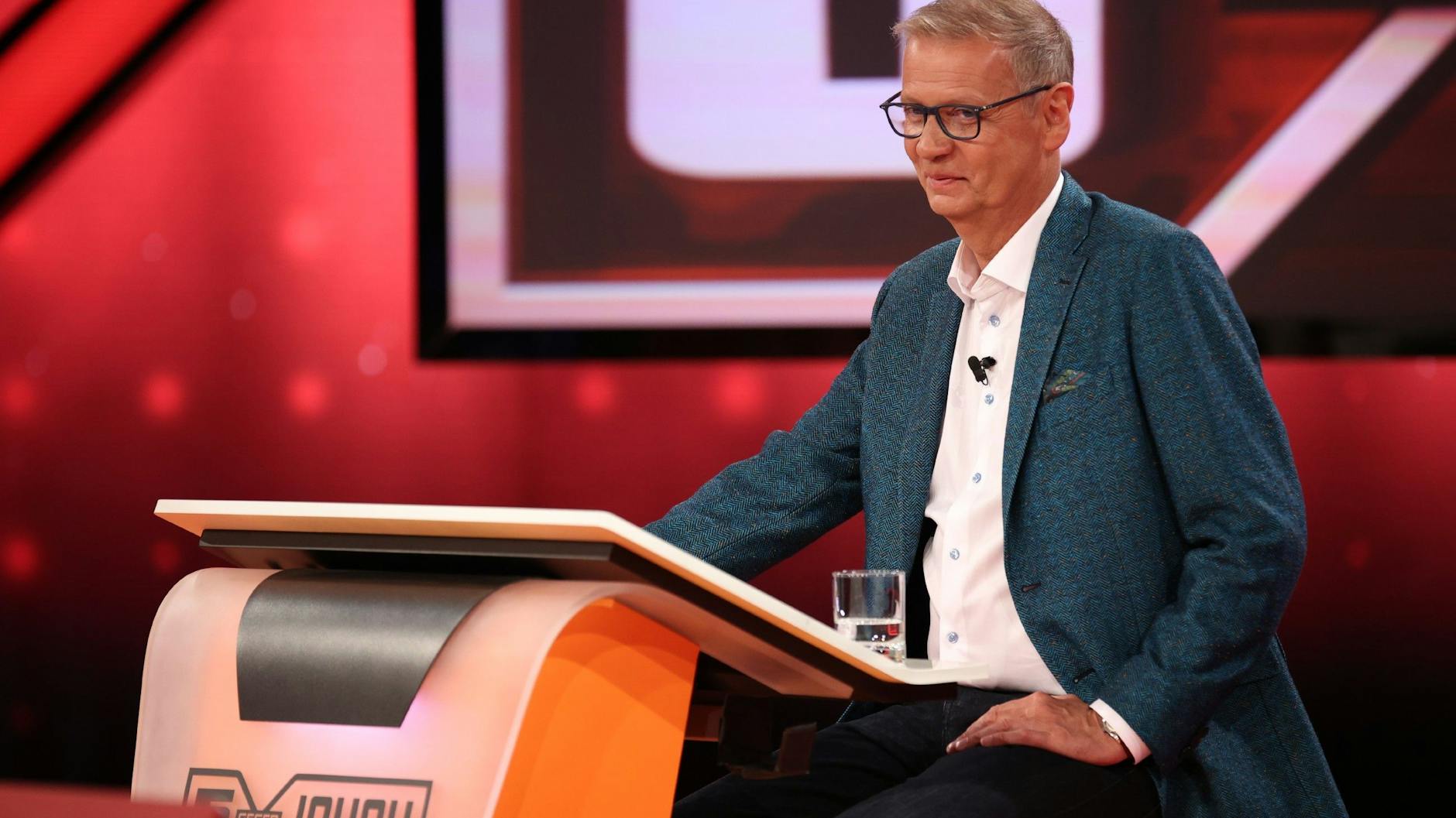 Günther Jauch tritt bei 5 gegen Jauch gegen verschiedene Promis an.