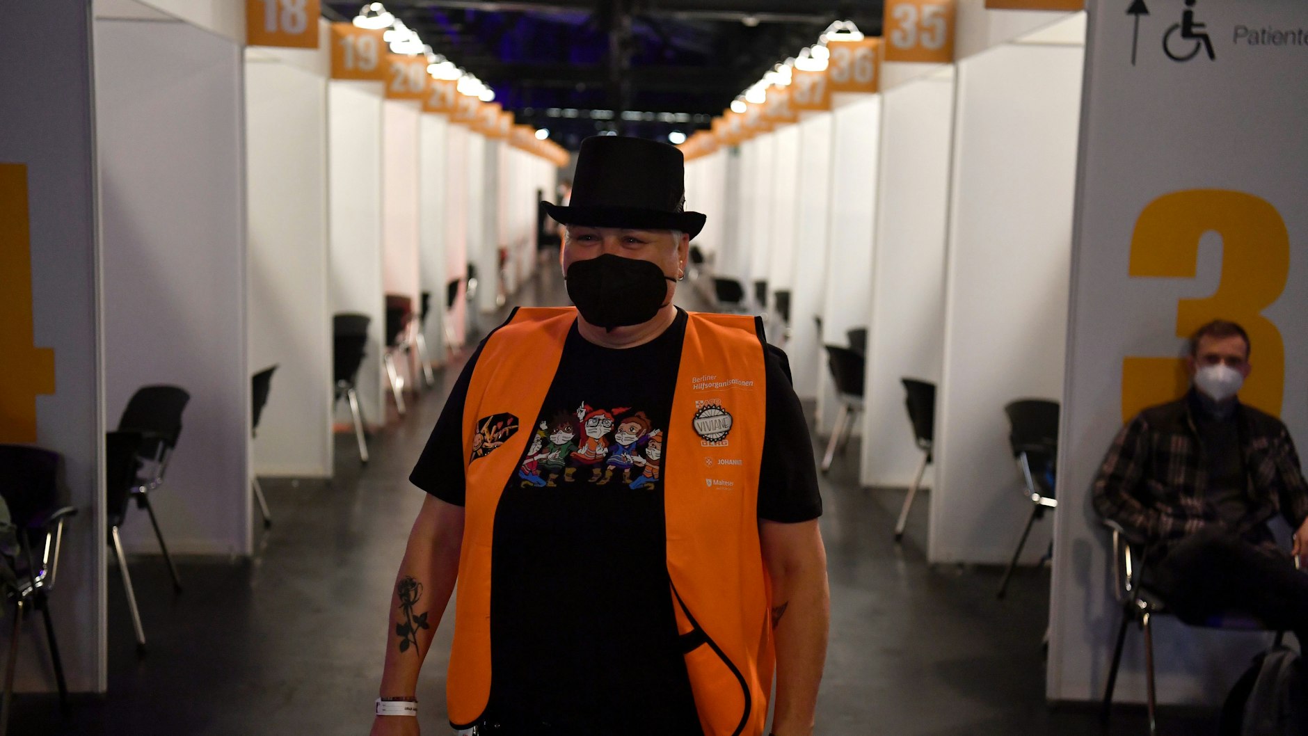 Auch einige Helfer waren bei der „Langen Nacht des Impfens“ in Partystimmung.