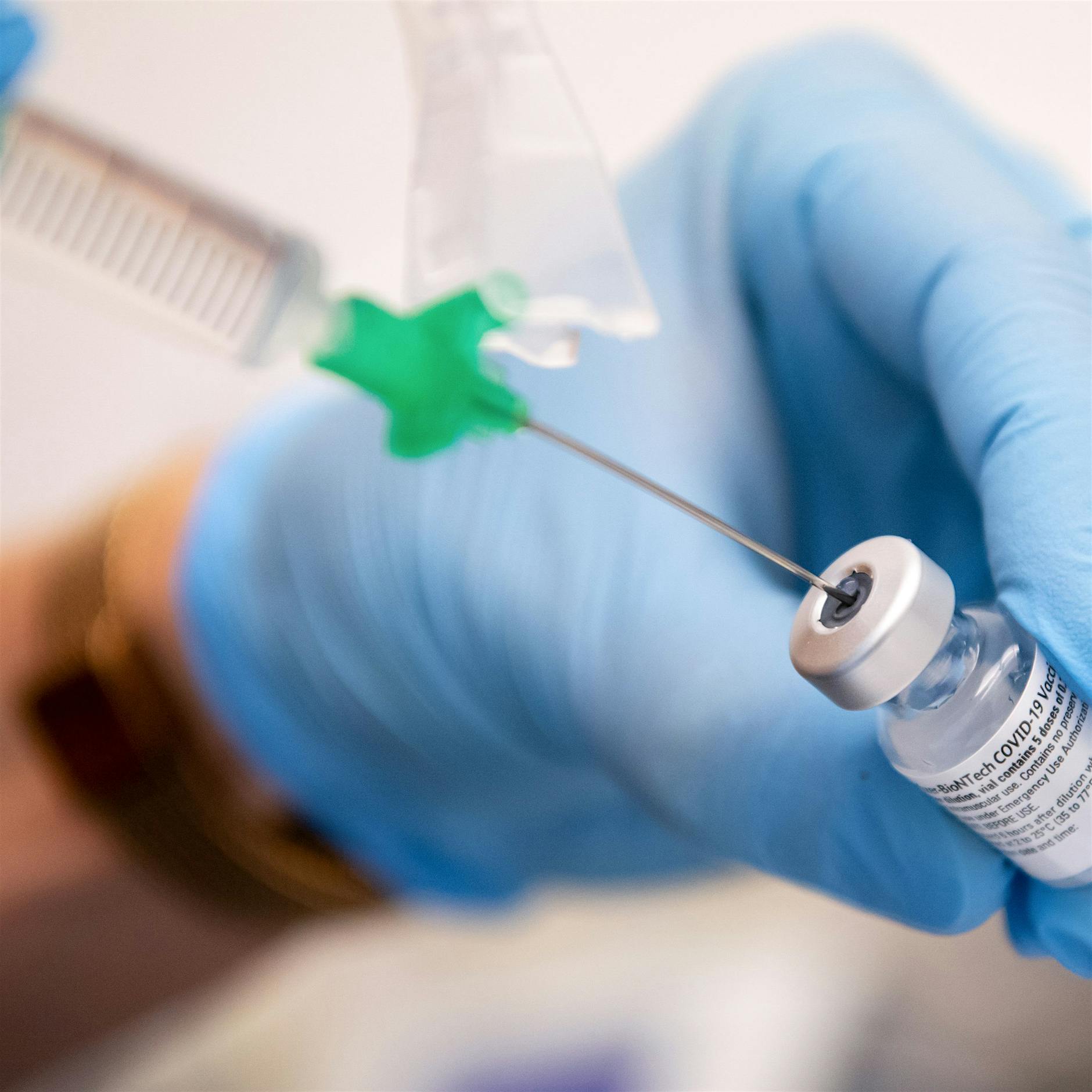 SPD-Gesundheitsexperte: 200.000 Berliner könnten bald dritte Impfung bekommen