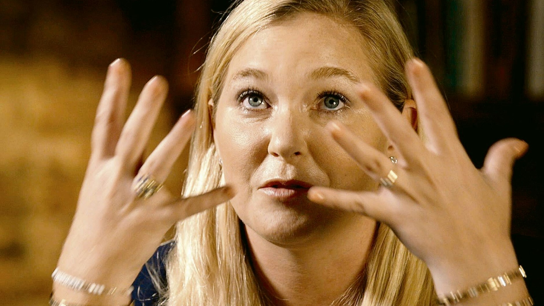 In einem Interview beschrieb Virginia Giuffre einen Abend mit Prinz Andrew. Der habe dabei so viel geschwitzt, dass es auf ihn herabgeregnet habe.