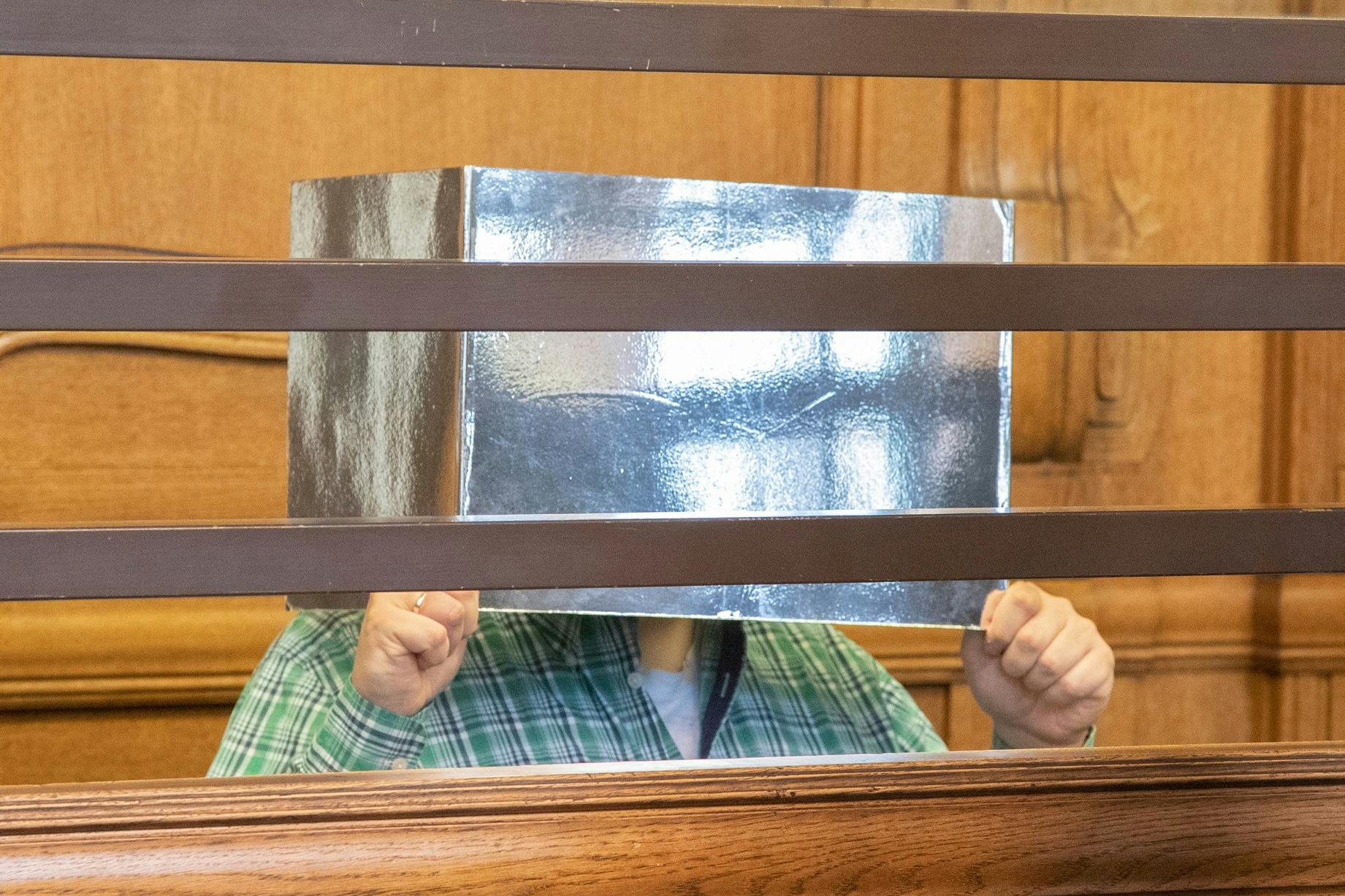 Stefan R. wird ein Mord zur Befriedigung des Geschlechtstriebes und aus niedrigen Beweggründen vorgeworfen. 