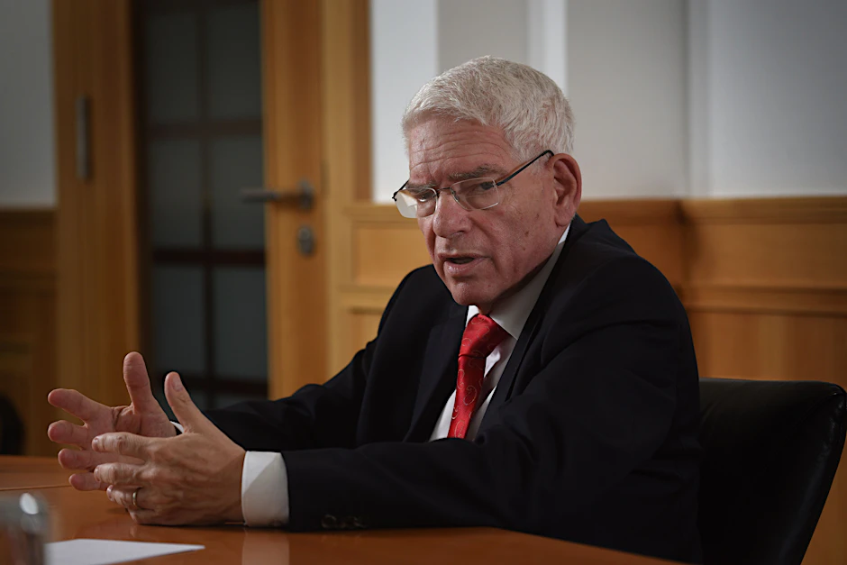 Josef Schuster, Vorsitzender des Zentralrates der Juden Deutschlands, während des Interviews im Leo-Beck-Haus in Berlin.<br>
