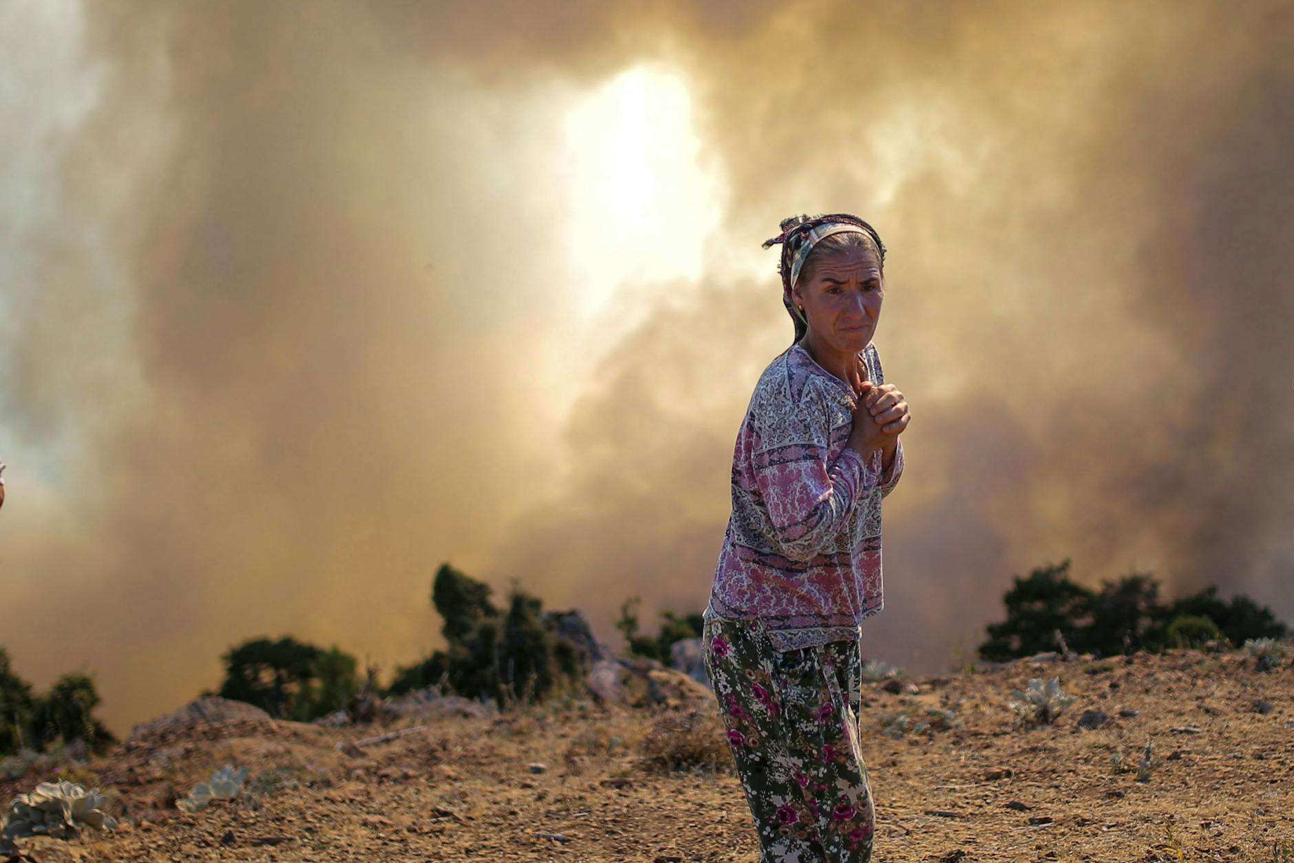 Koycegiz, Türkei: Seit Ende Juli kämpfen Einsatzkräfte gegen die massiven Waldbrände inmitten einer heftigen Hitzewelle. Solche Wetterextreme stehen mit der Erderwärmung in Zusammenhang.