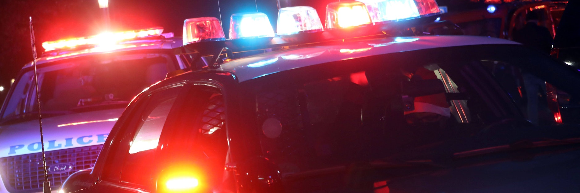 Ein Familienvater in den USA wird auf der Autobahn erschossen. Seine kleinen Kinder steuern das Auto und holen Hilfe.