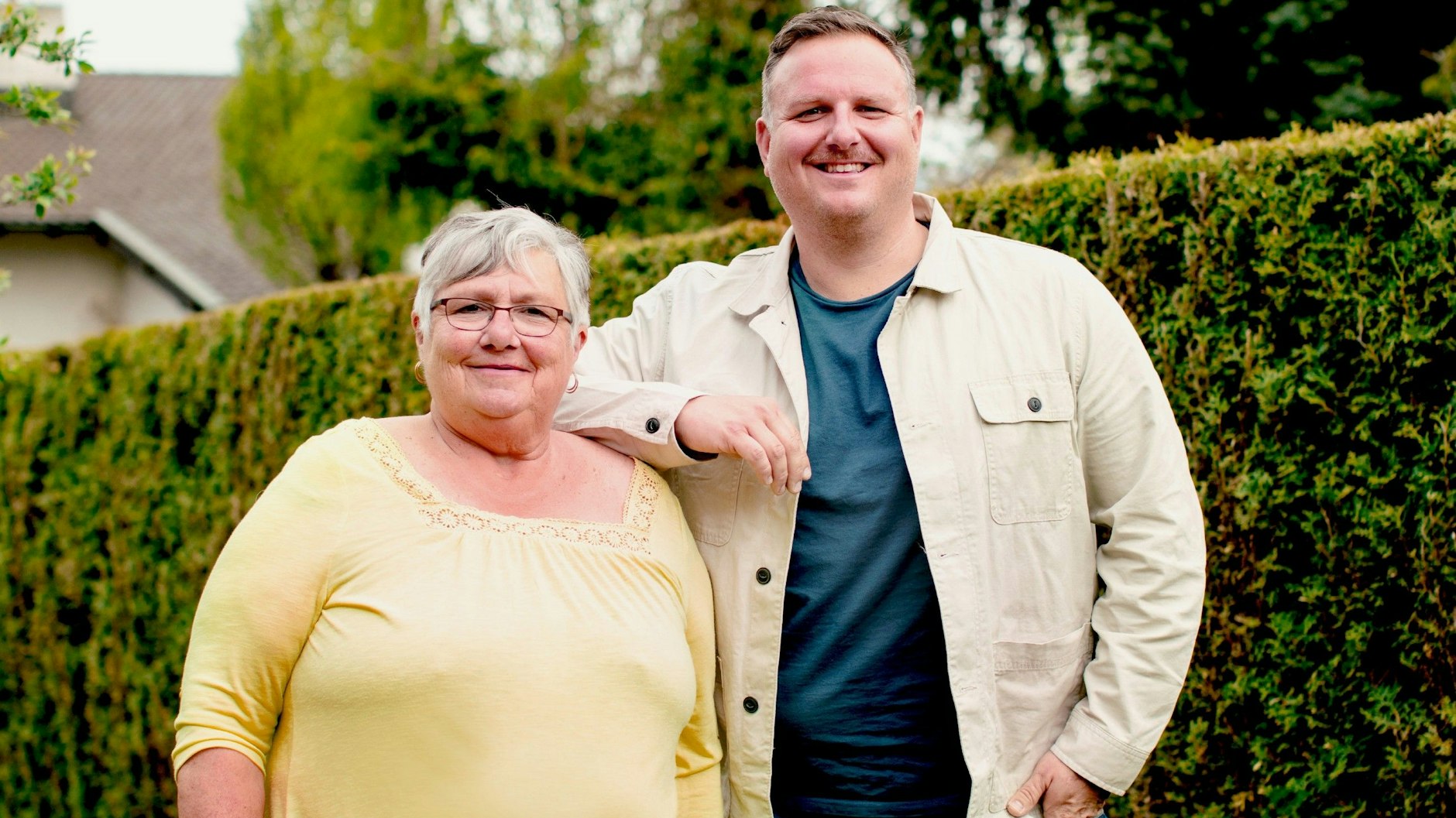 Gerhard arbeitet als Hochzeitsrredner, hat schon etliche Paare am glücklichsten Tag ihres Lebens begleitet. Nun soll Vera Int-Veen für ihn bei „Schwiegertochter gesucht“ den richtigen Deckel finden.
